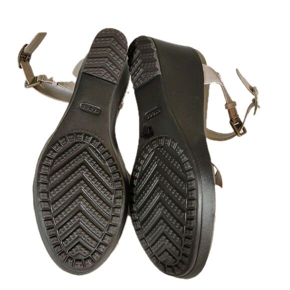 Crocs Leigh II Wedge Size 6 Comfort Sandals Ankle Strap Womens Tan Beige Neutral - Picture 7 of 7